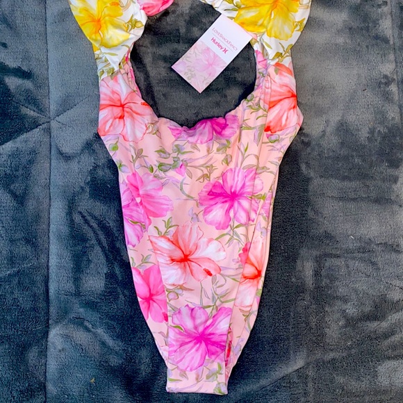 💓NWT Hurley X LoveShackFancy One-Piece Bikini💓 - Picture 3 of 13